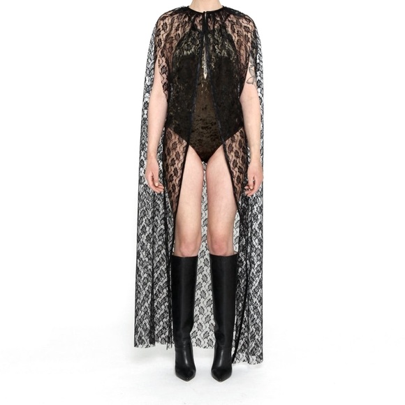 Black Lace Cape - Picture 3 of 11